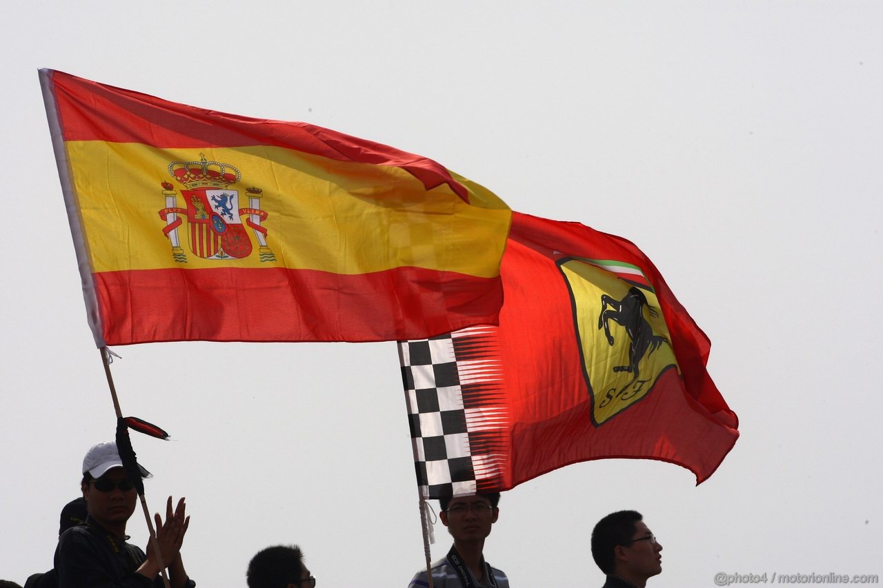 GP CINA, 17.04.2011- Gara, Flags