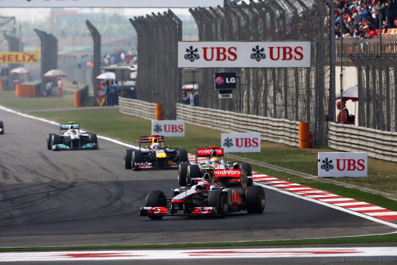 GP CINA, 17.04.2011- Gara, Jenson Button (GBR), McLaren  Mercedes, MP4-26 davanti a Lewis Hamilton (GBR), McLaren  Mercedes, MP4-26 