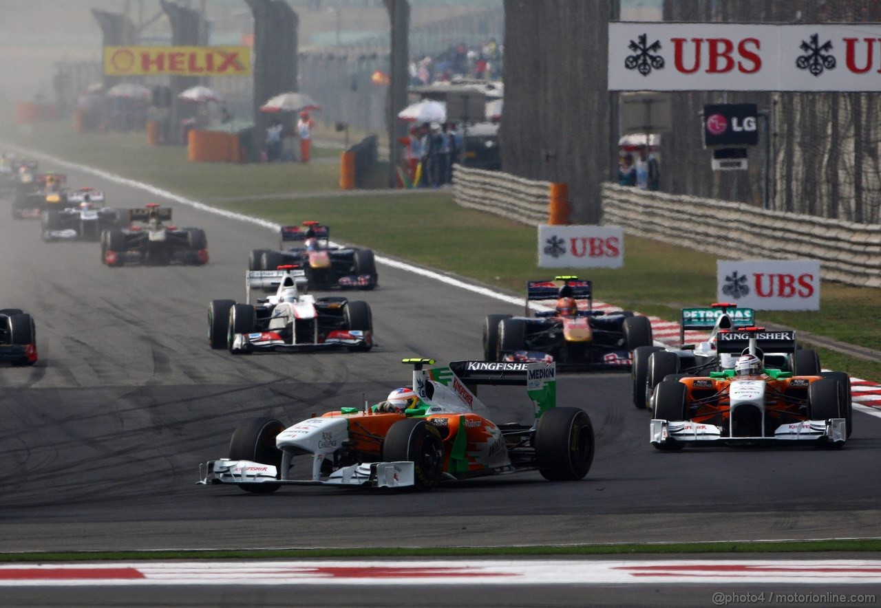 GP CINA, 17.04.2011- Gara, Paul di Resta (GBR) Force India VJM04 davanti a Adrian Sutil (GER), Force India F1 Team, VJM04 