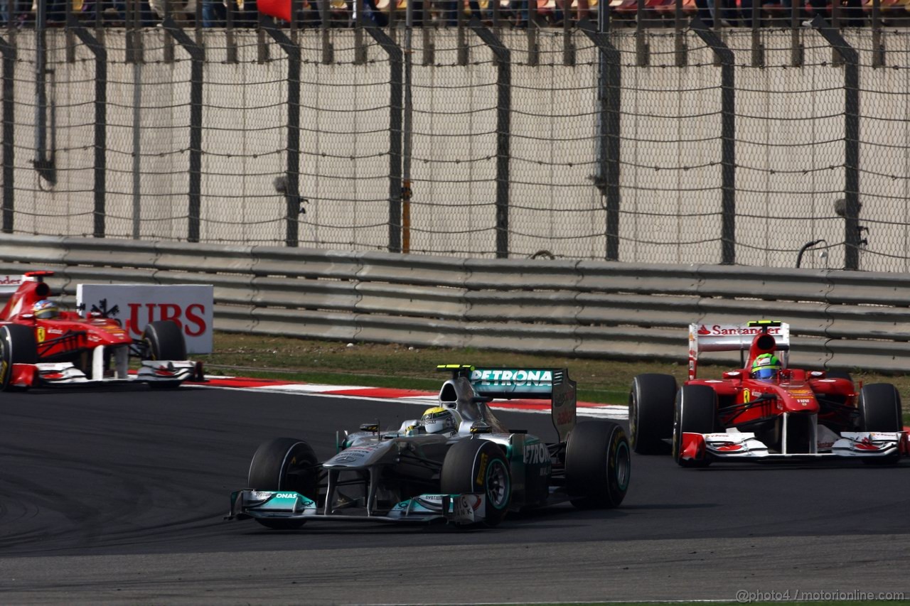 GP CINA, 17.04.2011- Gara, Nico Rosberg (GER), Mercedes GP Petronas F1 Team, MGP W02 davanti a Felipe Massa (BRA), Ferrari, F-150 Italia 