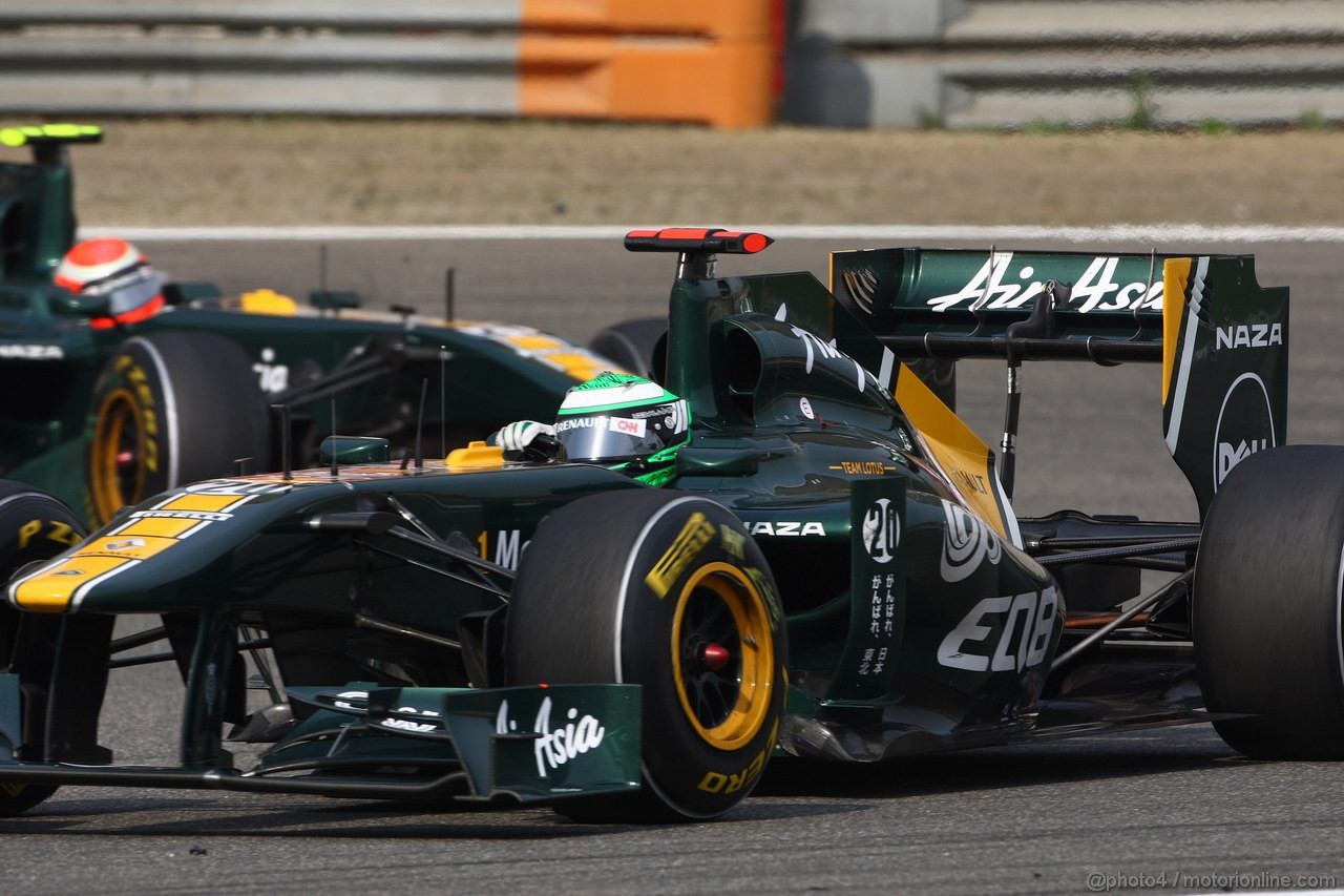 GP CINA, 17.04.2011- Gara, Heikki Kovalainen (FIN), Team Lotus, TL11 davanti a Jarno Trulli (ITA), Team Lotus, TL11