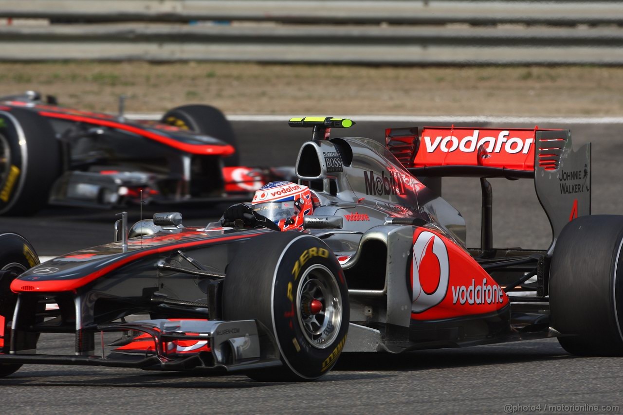 GP CINA, 17.04.2011- Gara, Jenson Button (GBR), McLaren  Mercedes, MP4-26 davanti a Lewis Hamilton (GBR), McLaren  Mercedes, MP4-26 