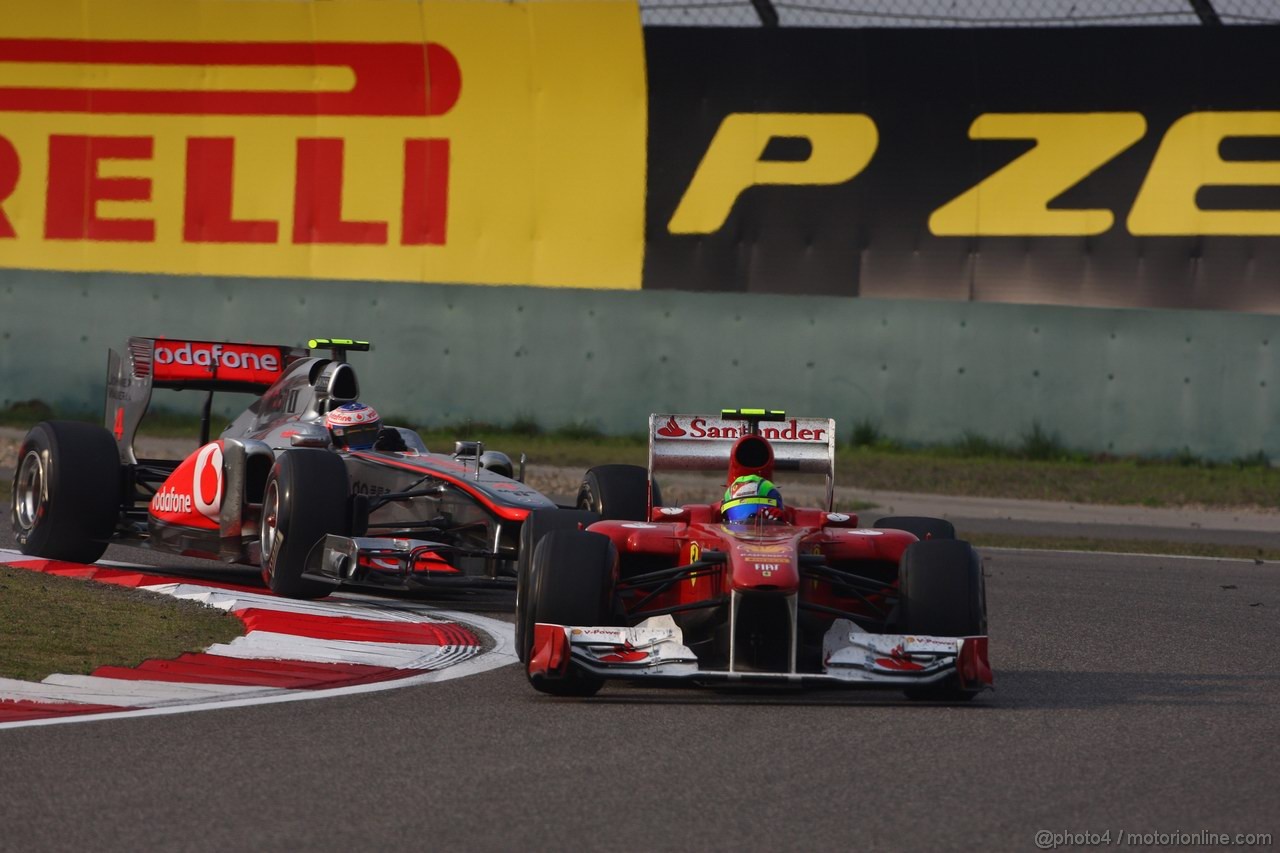GP CINA, 17.04.2011- Gara, Felipe Massa (BRA), Ferrari, F-150 Italia davanti a Jenson Button (GBR), McLaren  Mercedes, MP4-26 