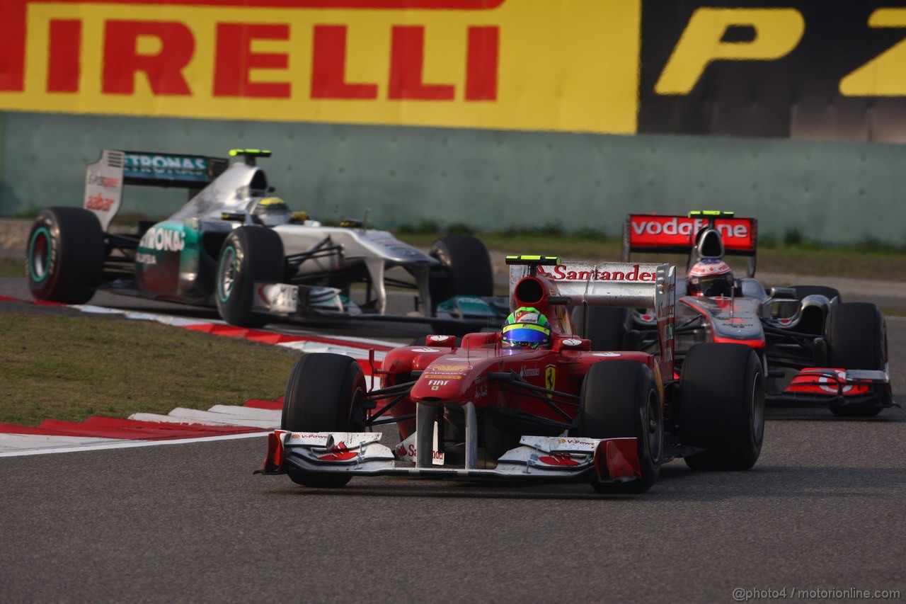 GP CINA, 17.04.2011- Gara, Felipe Massa (BRA), Ferrari, F-150 Italia davanti a Jenson Button (GBR), McLaren Mercedes, MP4-26