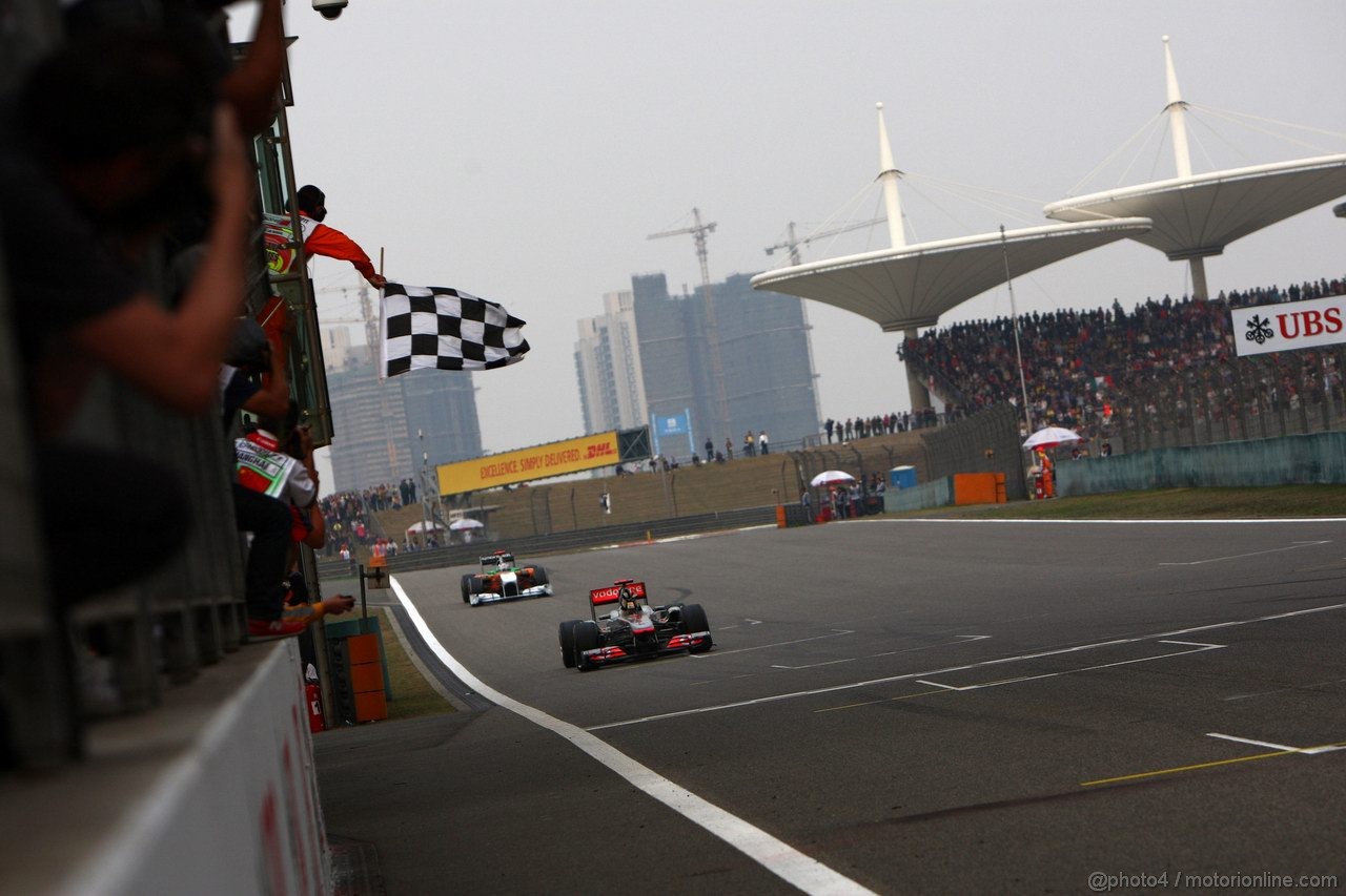 GP CINA, 17.04.2011- Gara, Lewis Hamilton (GBR), McLaren  Mercedes, MP4-26 vincitore 