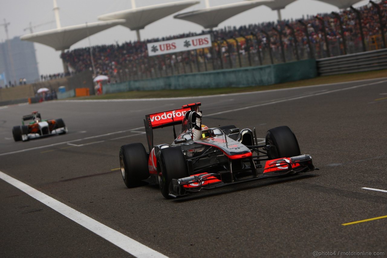 GP CINA, 17.04.2011- Gara, Lewis Hamilton (GBR), McLaren  Mercedes, MP4-26 vincitore 