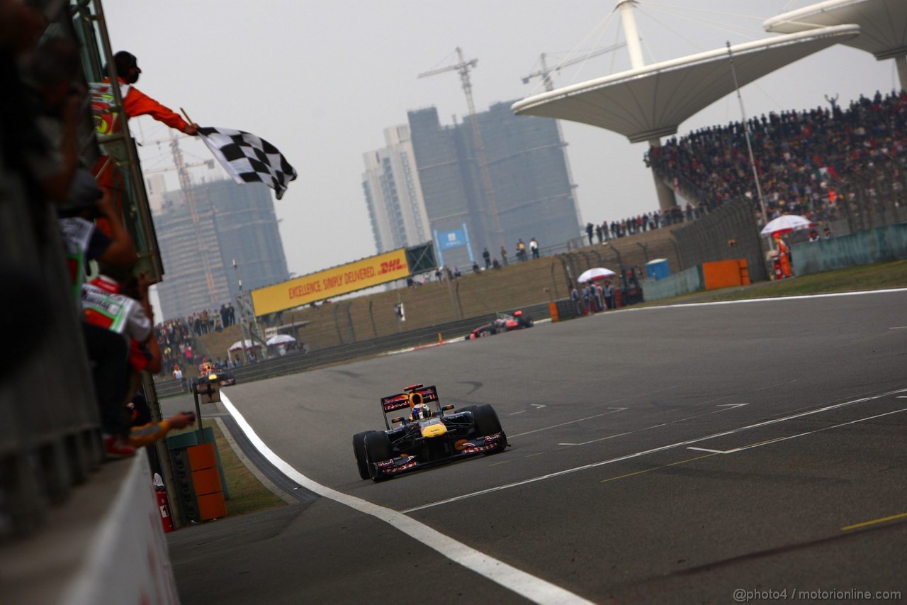GP CINA, 17.04.2011- Gara, Sebastian Vettel (GER), Red Bull Racing, RB7 secondo 