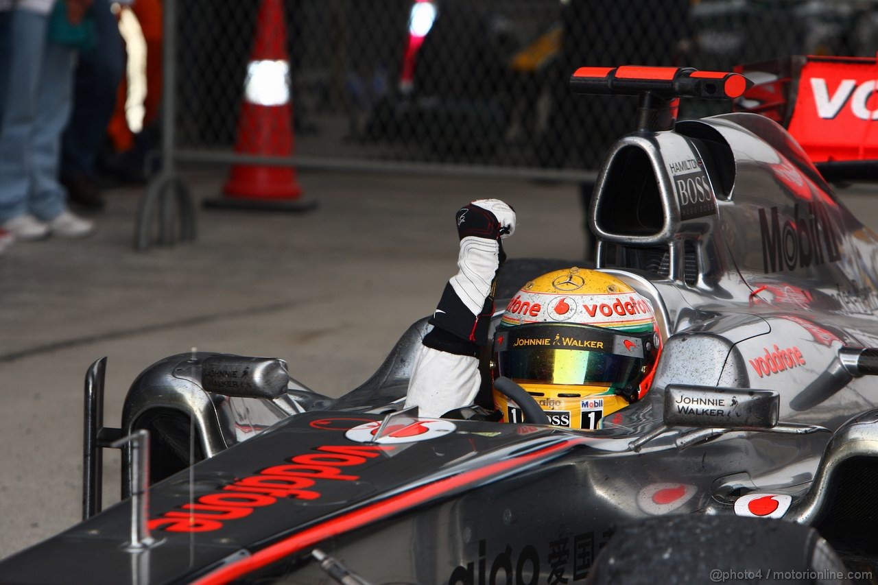 GP CINA, 17.04.2011- Gara, Lewis Hamilton (GBR), McLaren Mercedes, MP4-26 vincitore