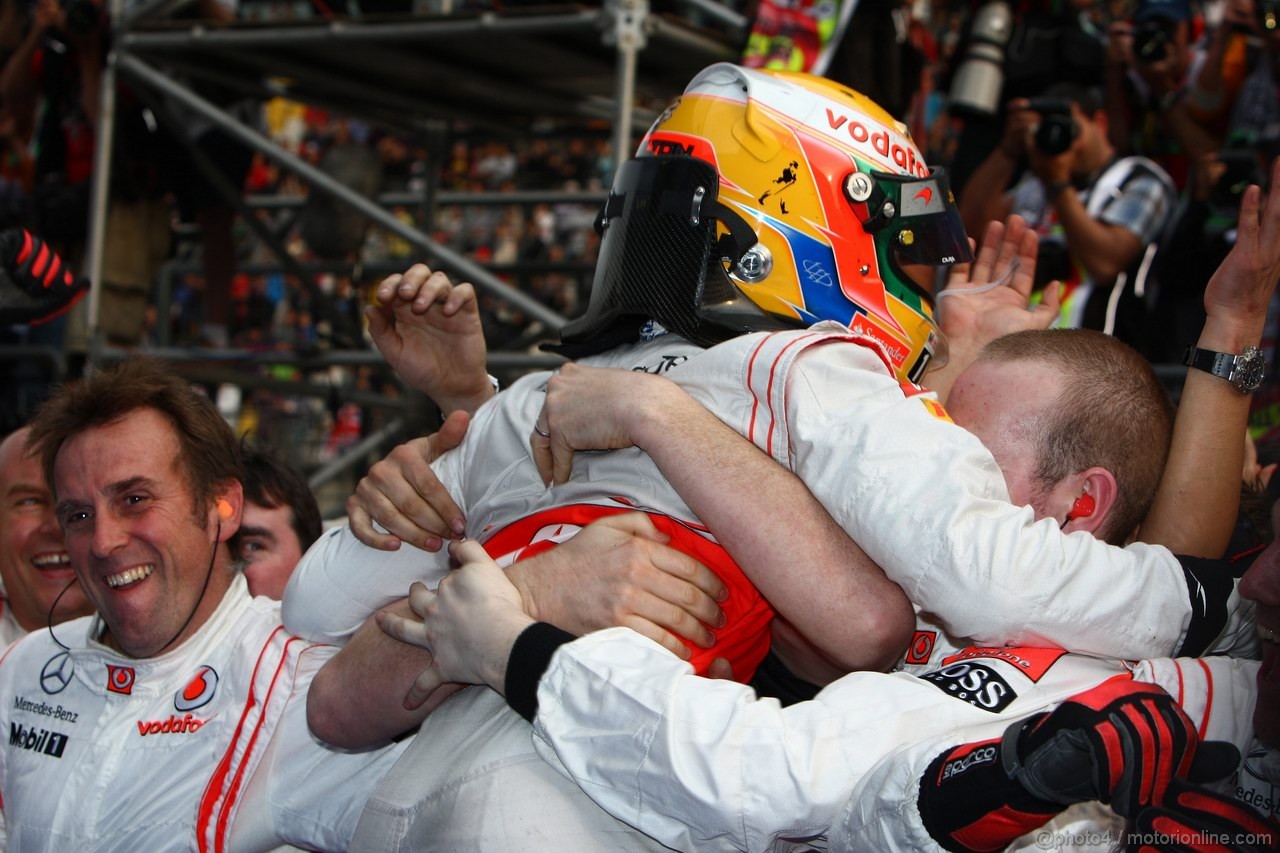 GP CINA, 17.04.2011- Gara, Lewis Hamilton (GBR), McLaren  Mercedes, MP4-26 vincitore 