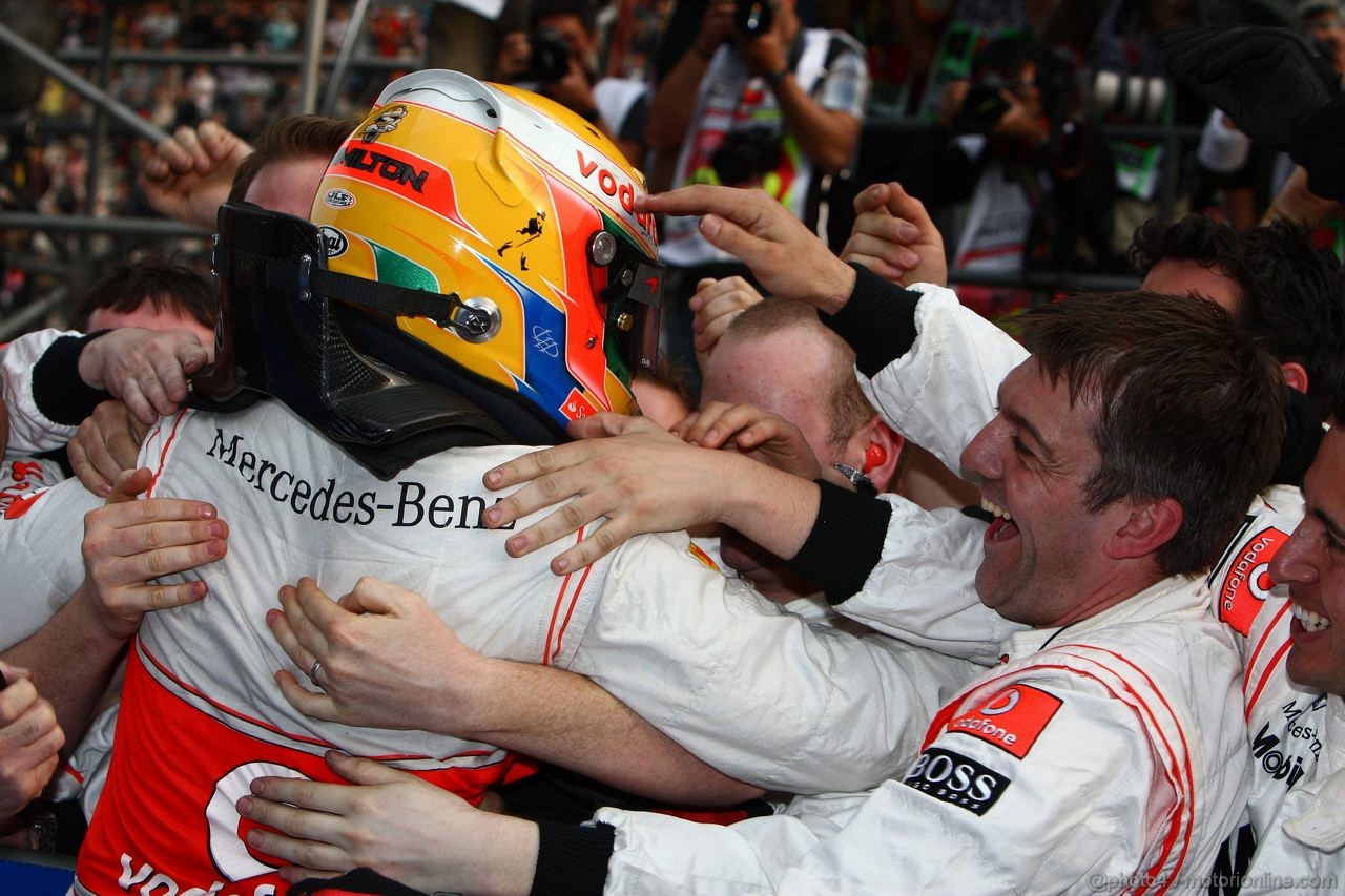 GP CINA, 17.04.2011- Gara, Lewis Hamilton (GBR), McLaren Mercedes, MP4-26 vincitore