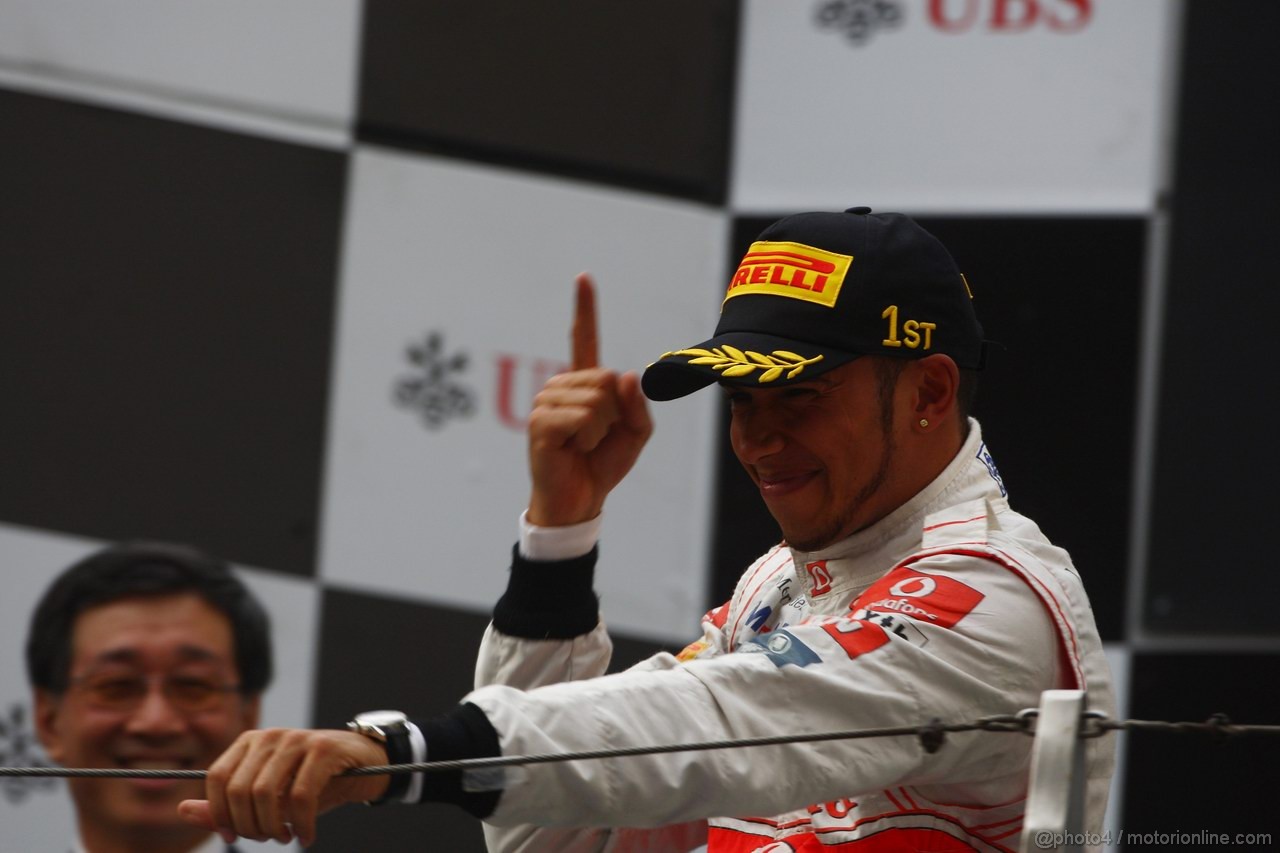 GP CINA, 17.04.2011- Gara, Lewis Hamilton (GBR), McLaren Mercedes, MP4-26 vincitore