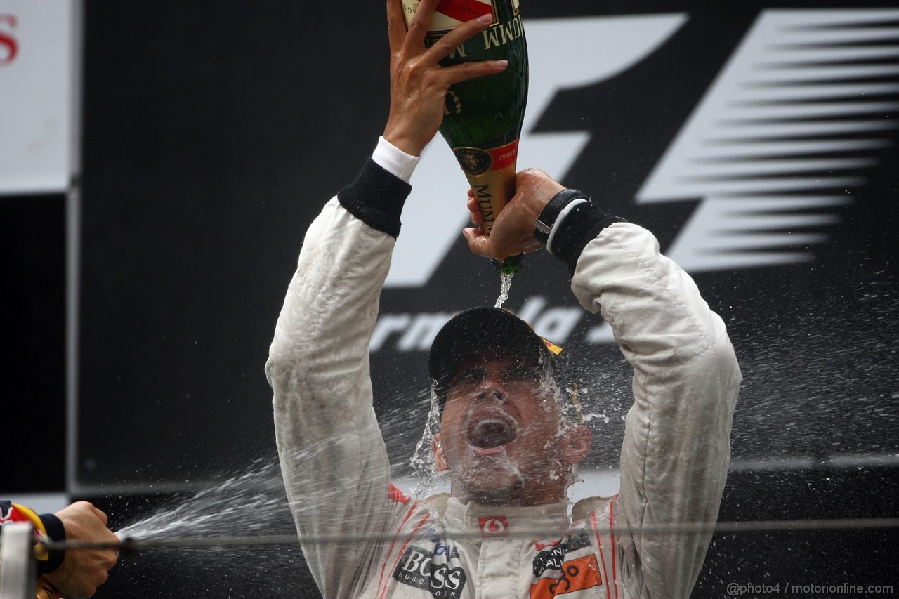 GP CINA, 17.04.2011- Gara, Lewis Hamilton (GBR), McLaren Mercedes, MP4-26 vincitore
