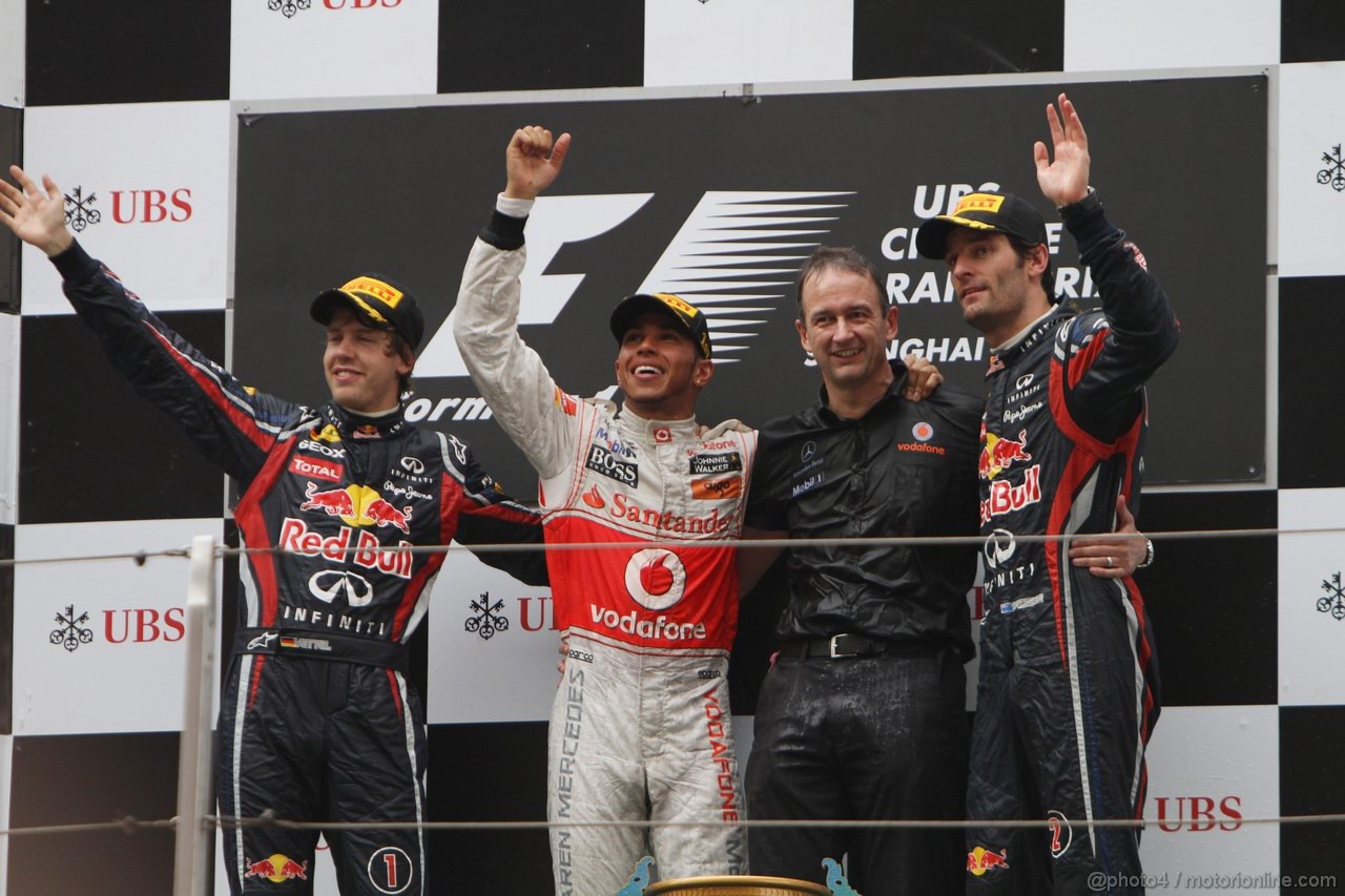 GP CINA, 17.04.2011- Gara, Lewis Hamilton (GBR), McLaren  Mercedes, MP4-26 vincitore, Sebastian Vettel (GER), Red Bull Racing, RB7 secondo e Mark Webber (AUS), Red Bull Racing, RB7 terzo 