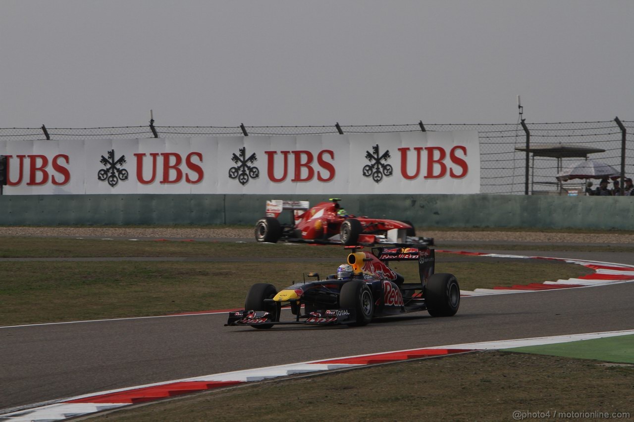 GP CINA, 17.04.2011- Gara, Sebastian Vettel (GER), Red Bull Racing, RB7 Felipe Massa (BRA), Ferrari, F-150 Italia Felipe Massa (BRA), Ferrari, F-150 Italia