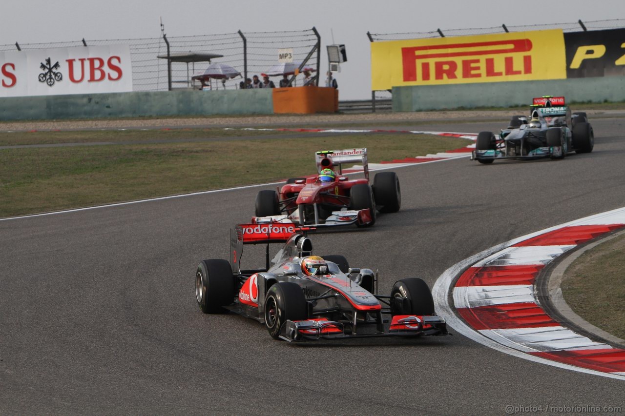 GP CINA, 17.04.2011- Gara, Lewis Hamilton (GBR), McLaren Mercedes, MP4-26 Felipe Massa (BRA), Ferrari, F-150 Italia Felipe Massa (BRA), Ferrari, F-150 Italia