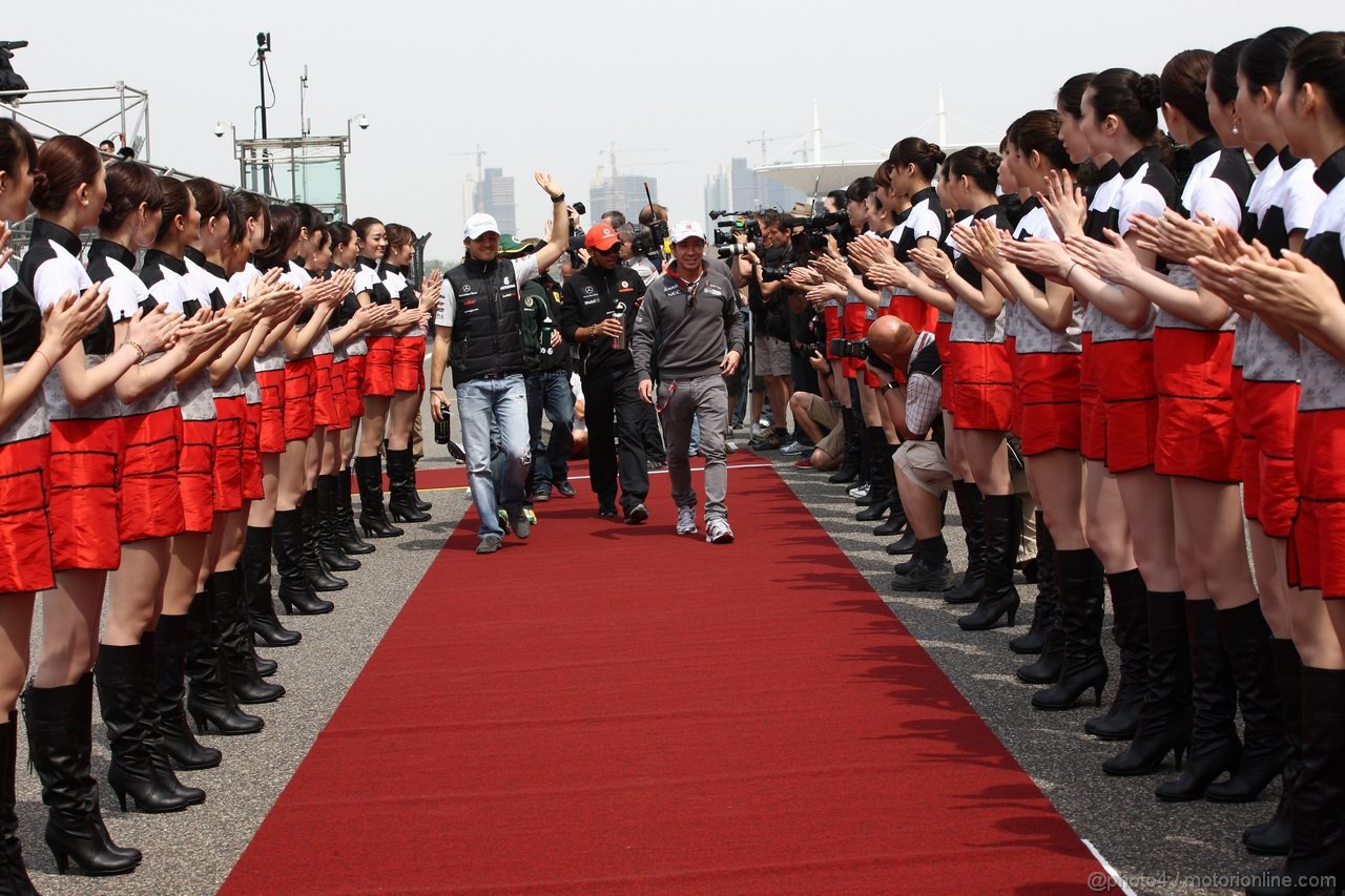 GP CINA, 17.04.2011- Nico Rosberg (GER), Mercedes GP Petronas F1 Team, MGP W02 at drivers parade  