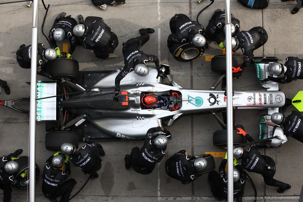 GP CINA, 17.04.2011- Gara, Michael Schumacher (GER), Mercedes GP Petronas F1 Team, MGP W02 