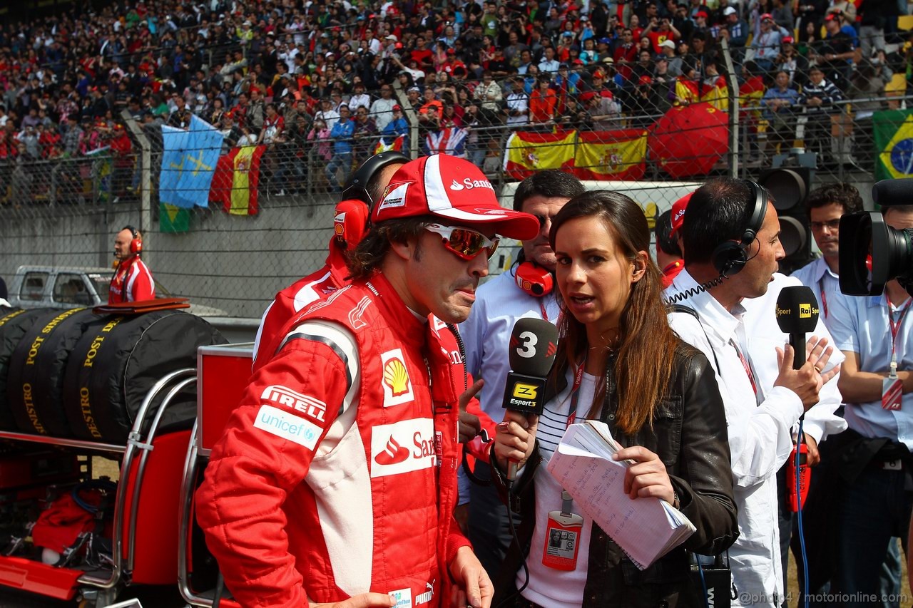 GP CINA, 17.04.2011- Gara, Fernando Alonso (ESP), Ferrari, F-150 Italia e Laia Ferrer (ESP) TV3, Spanish TV 