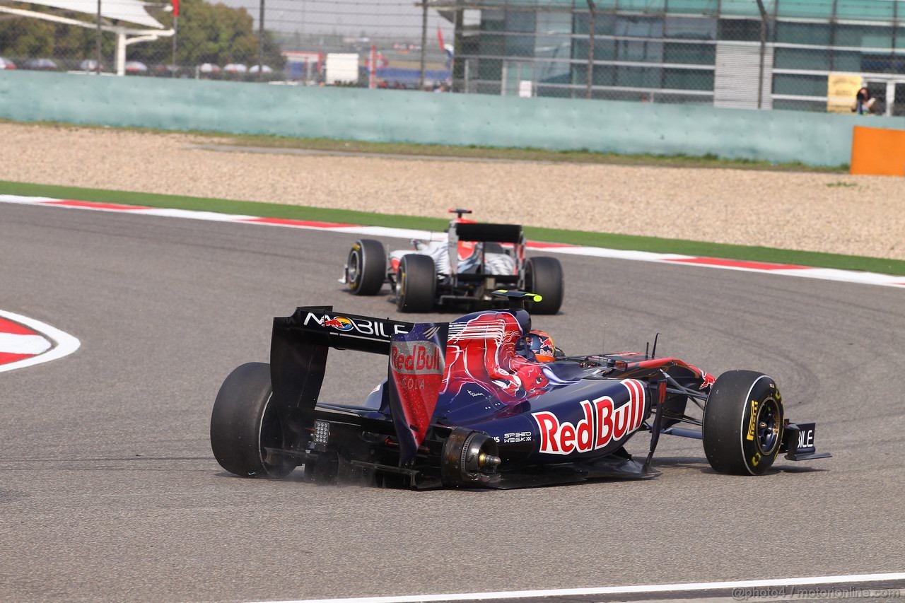 GP CINA, 17.04.2011- Gara, Jaime Alguersuari (SPA), Scuderia Toro Rosso, STR6 without wheels