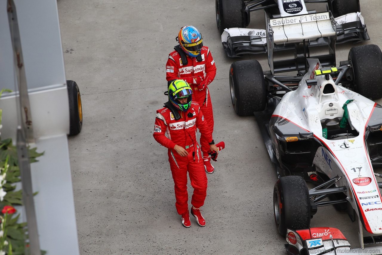 GP CINA, 17.04.2011- Gara, Felipe Massa (BRA), Ferrari, F-150 Italia e Fernando Alonso (ESP), Ferrari, F-150 Italia