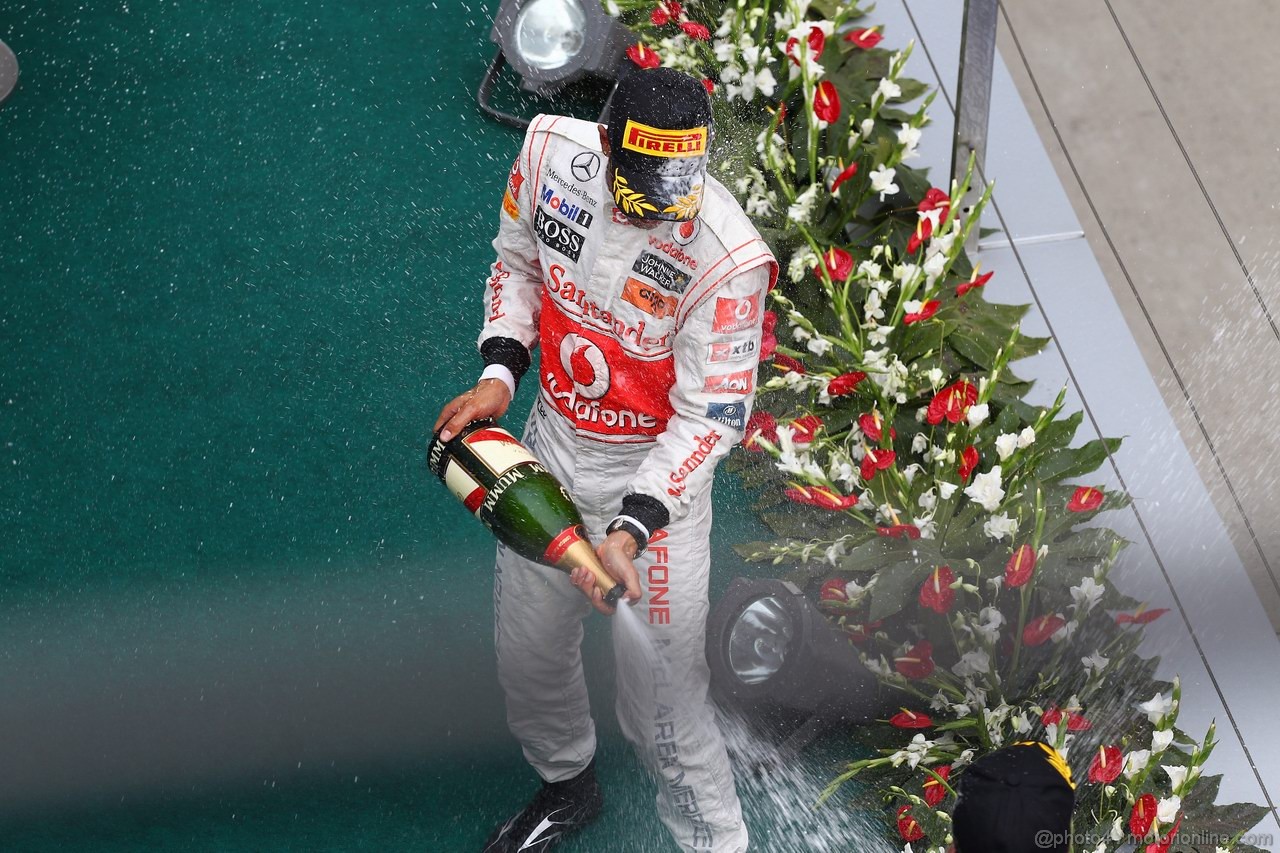 GP CINA, 17.04.2011- Gara, Lewis Hamilton (GBR), McLaren Mercedes, MP4-26 vincitore