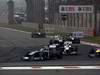 GP CINA, 17.04.2011- Gara, Rubens Barrichello (BRA), Williams FW33 davanti a Sergio Pérez (MEX), Sauber F1 Team C30