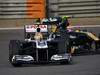 GP CINA, 17.04.2011- Gara, Pastor Maldonado (VEN), Williams FW33 e Jarno Trulli (ITA), Team Lotus, TL11