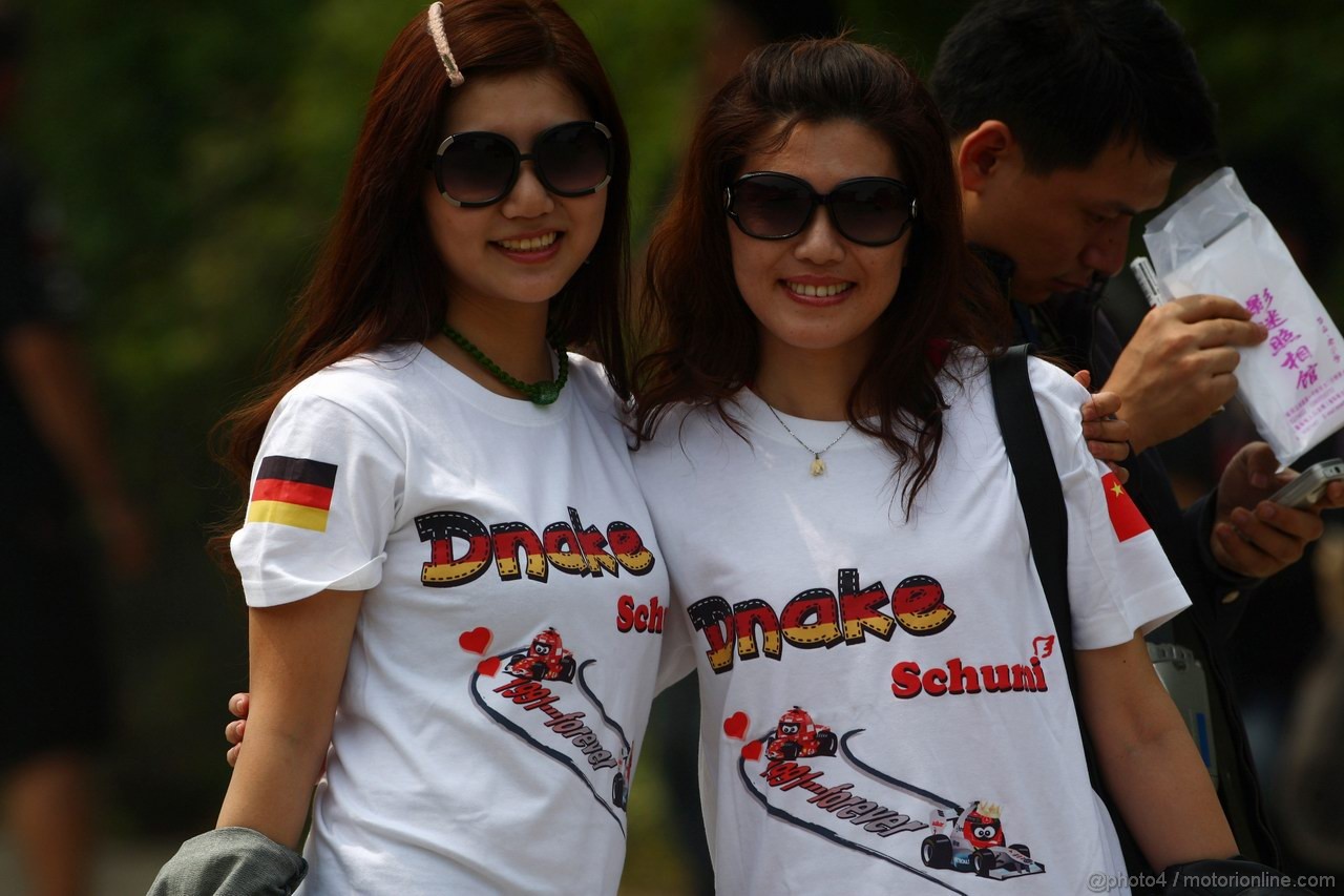 GP CINA, 14.04.2011- Fans of Michael Schumacher (GER), Mercedes GP Petronas F1 Team, MGP W02 