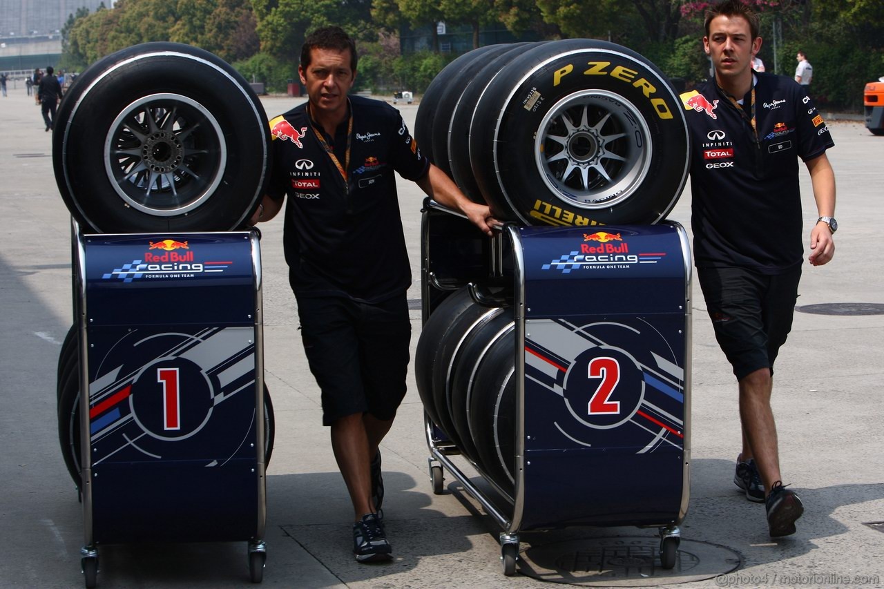 GP CINA, 14.04.2011- Tyres Pirelli, Red Bull Racing, RB7 