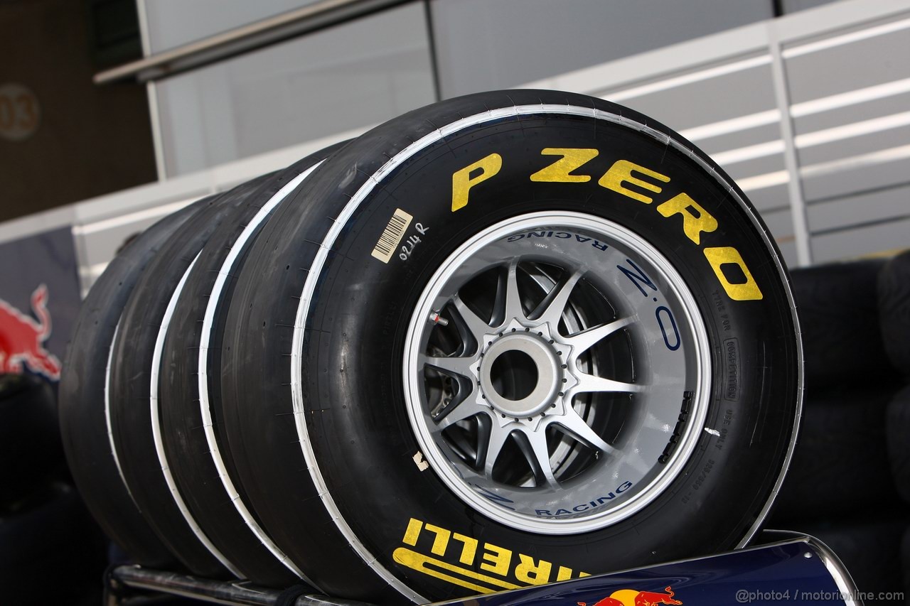 GP CINA, 14.04.2011- Tyres Pirelli