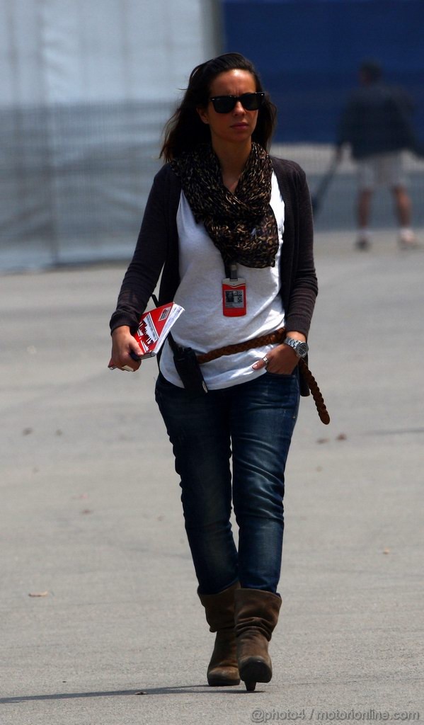 GP CINA, 14.04.2011- Laia Ferrer (ESP) TV3, Spanish TV 