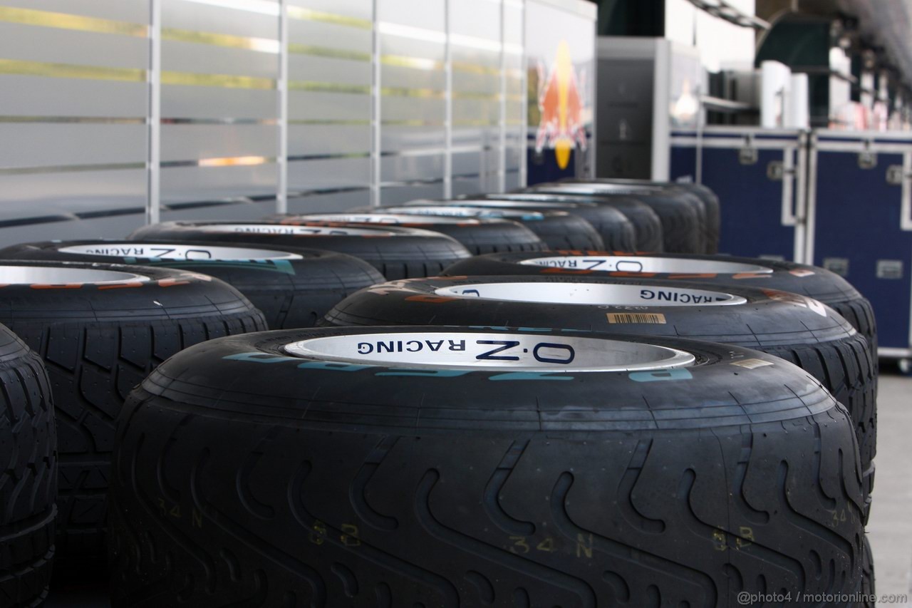 GP CINA, 14.04.2011- Tyres Pirelli