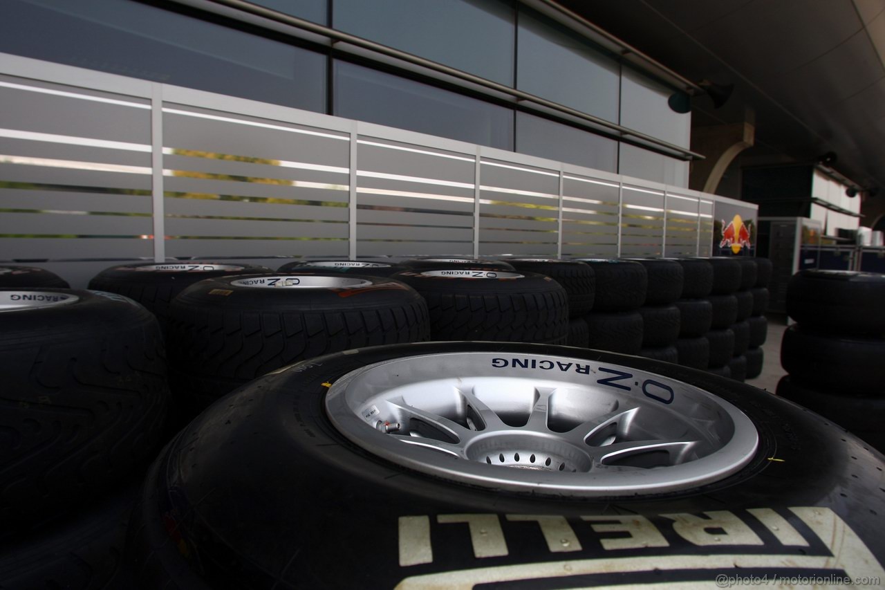 GP CINA, 14.04.2011- Tyres Pirelli