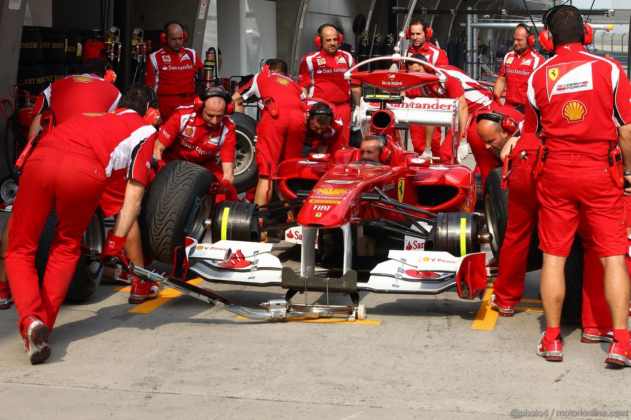 GP CINA, 14.04.2011- Mechanics Ferrari
