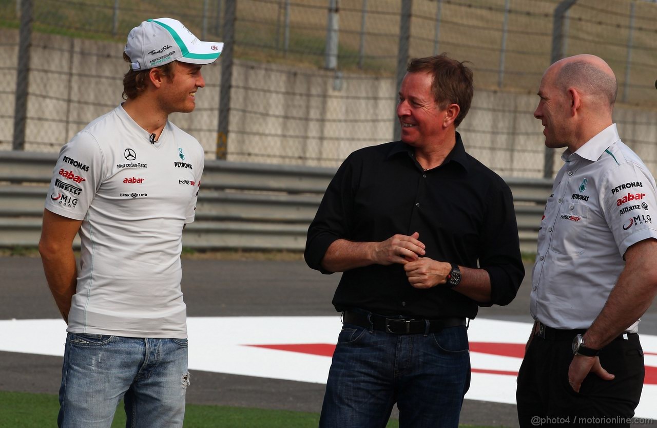 GP CINA, 14.04.2011- Nico Rosberg (GER), Mercedes GP Petronas F1 Team, MGP W02 e Martin Brundel