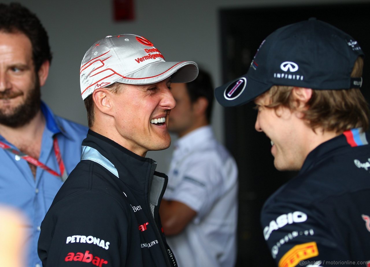 GP CINA, 14.04.2011- Michael Schumacher (GER), Mercedes GP Petronas F1 Team, MGP W02 e Sebastian Vettel (GER), Red Bull Racing, RB7 