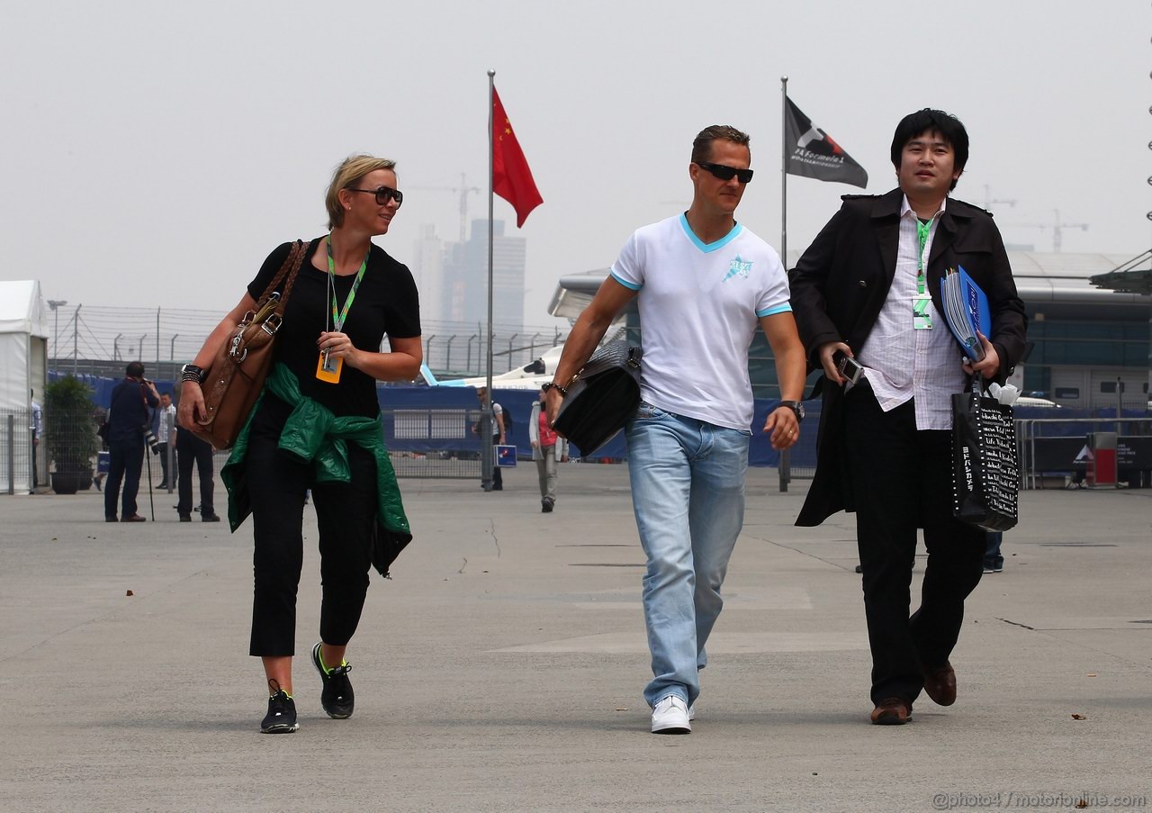 GP CINA, 14.04.2011- Michael Schumacher (GER), Mercedes GP Petronas F1 Team, MGP W02 