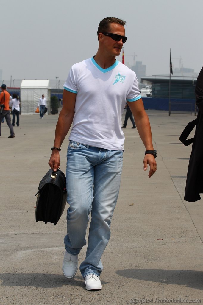 GP CINA, 14.04.2011- Michael Schumacher (GER), Mercedes GP Petronas F1 Team, MGP W02 