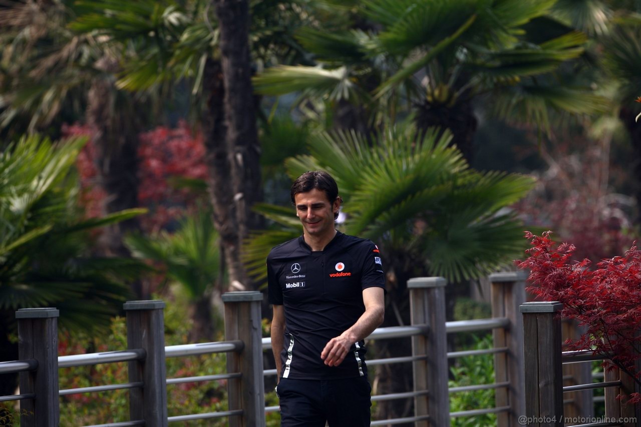 GP CINA, 14.04.2011- Pedro de la Rosa (ESP), Test Driver Mclaren Mercedes 