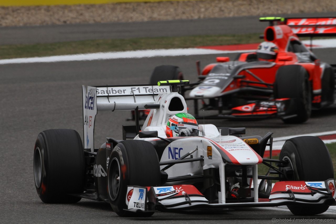 GP CINA, 16.04.2011- Saturday, Sergio Pérez (MEX), Sauber F1 Team C30 davanti a Jerome D'Ambrosio (BEL), Marussia Virgin Racing VR-02 