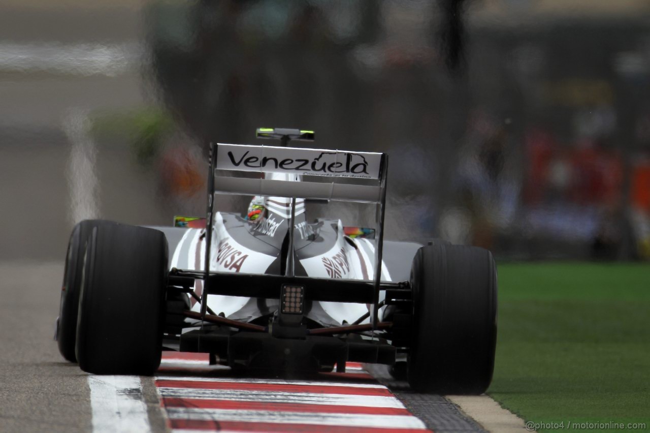 GP CINA, 16.04.2011- Prove Libere 3, Sabato, Pastor Maldonado (VEN), Williams FW33 