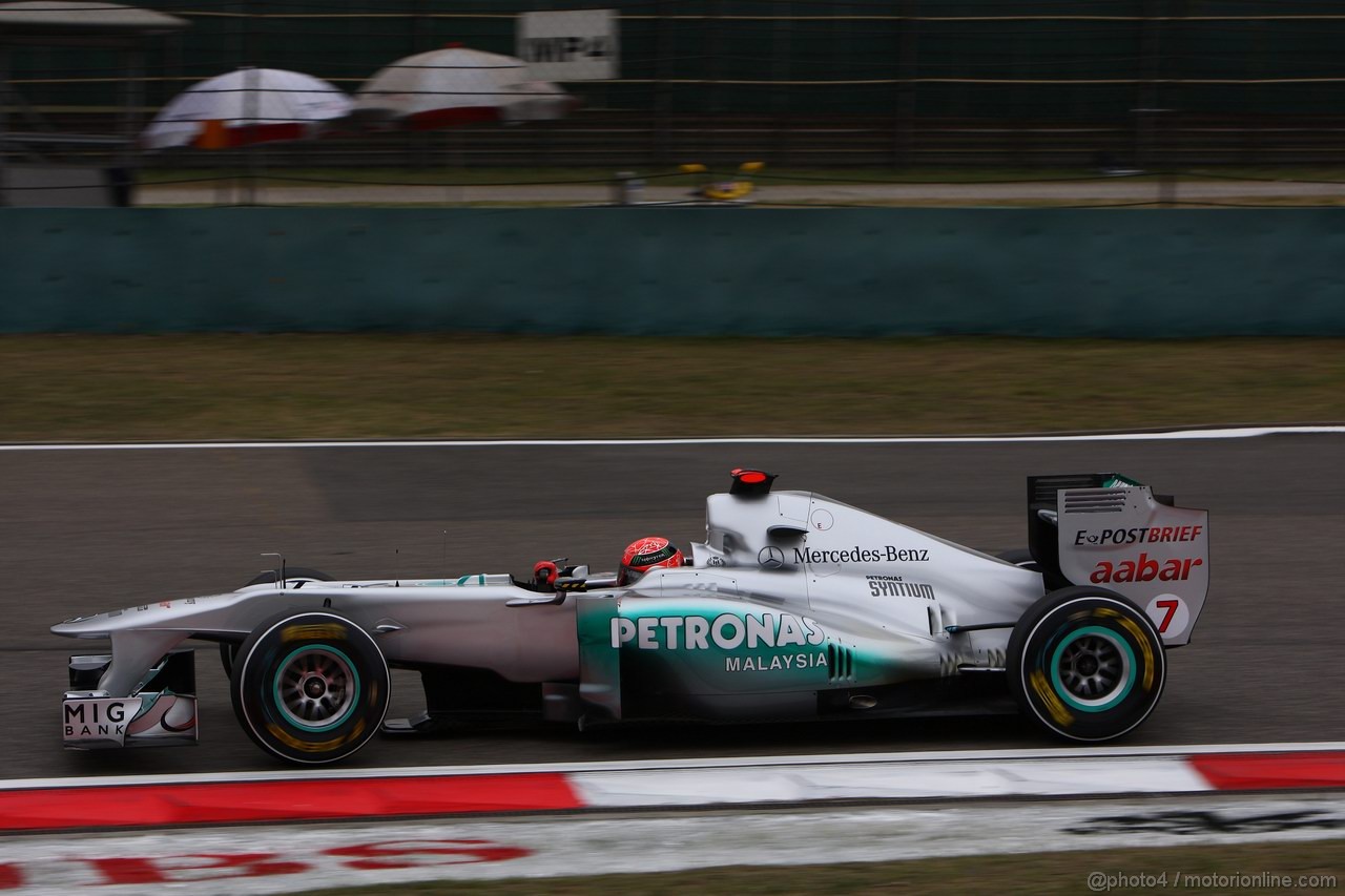 GP CINA, 16.04.2011- Qualifiche, Michael Schumacher (GER), Mercedes GP Petronas F1 Team, MGP W02 