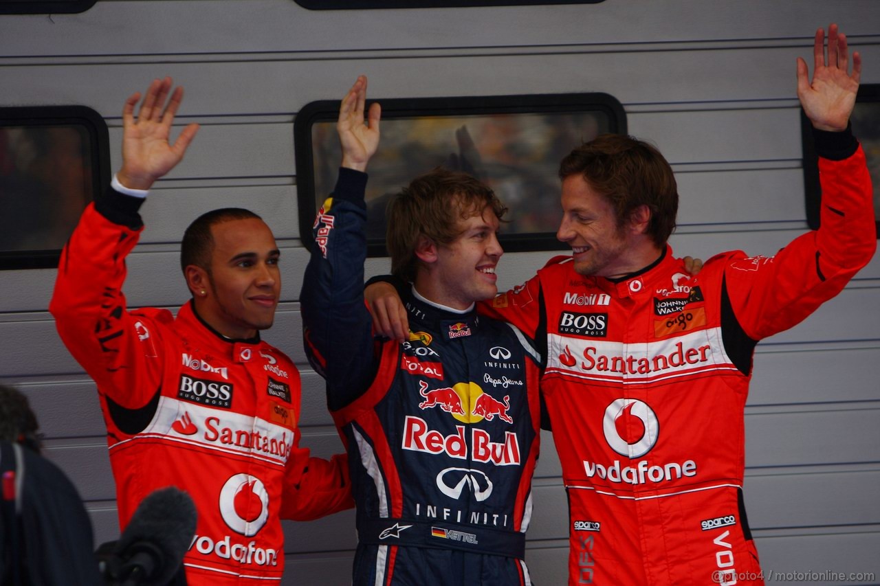 GP CINA, 16.04.2011- Qualifiche, Sebastian Vettel (GER), Red Bull Racing, RB7 pole position, Jenson Button (GBR), McLaren  Mercedes, MP4-26 secondo e Lewis Hamilton (GBR), McLaren  Mercedes, MP4-26 terzo 