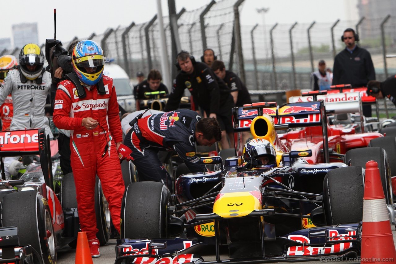 GP CINA, 16.04.2011- Qualifiche, Fernando Alonso (ESP), Ferrari, F-150 Italia e Sebastian Vettel (GER), Red Bull Racing, RB7 