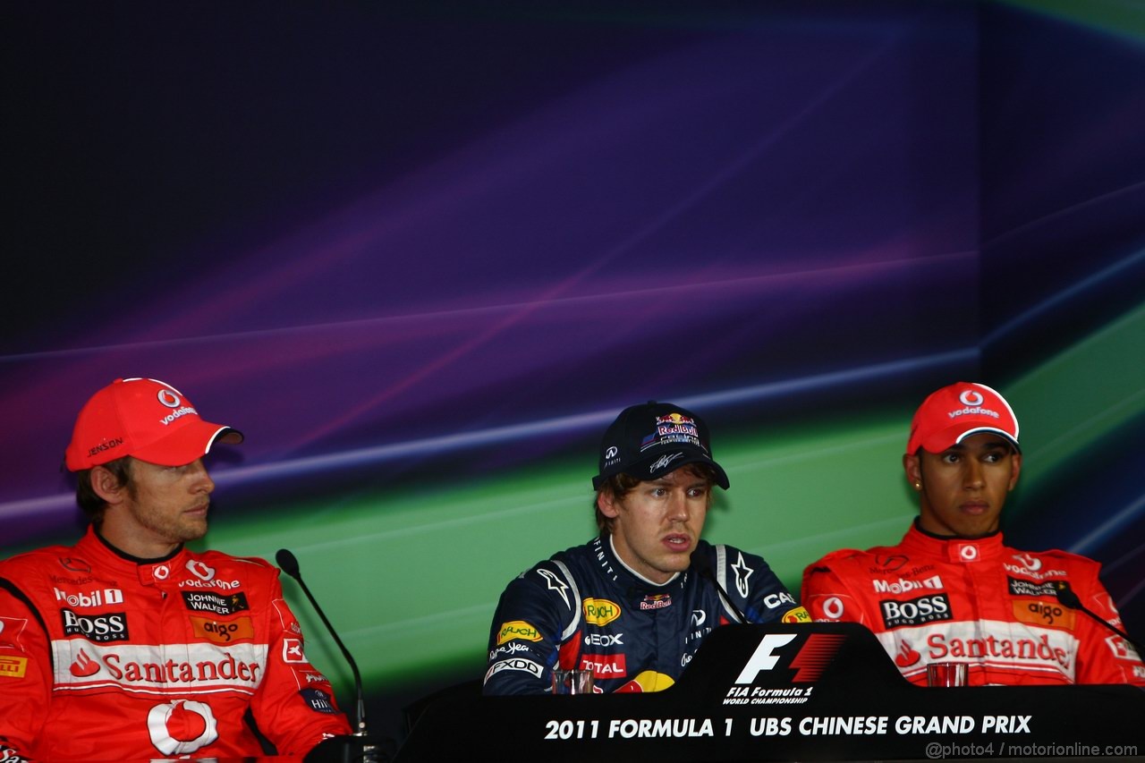 GP CINA, 16.04.2011- Qualifiche, Conferenza Stampa, Sebastian Vettel (GER), Red Bull Racing, RB7 pole position, Jenson Button (GBR), McLaren  Mercedes, MP4-26 secondo e Lewis Hamilton (GBR), McLaren  Mercedes, MP4-26 terzo 