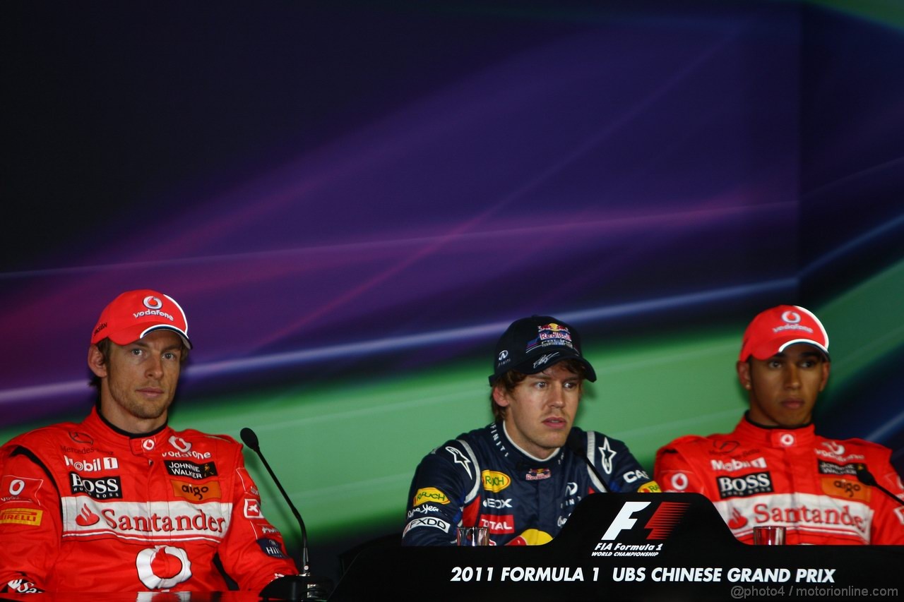 GP CINA, 16.04.2011- Qualifiche, Conferenza Stampa, Sebastian Vettel (GER), Red Bull Racing, RB7 pole position, Jenson Button (GBR), McLaren  Mercedes, MP4-26 secondo e Lewis Hamilton (GBR), McLaren  Mercedes, MP4-26 terzo 