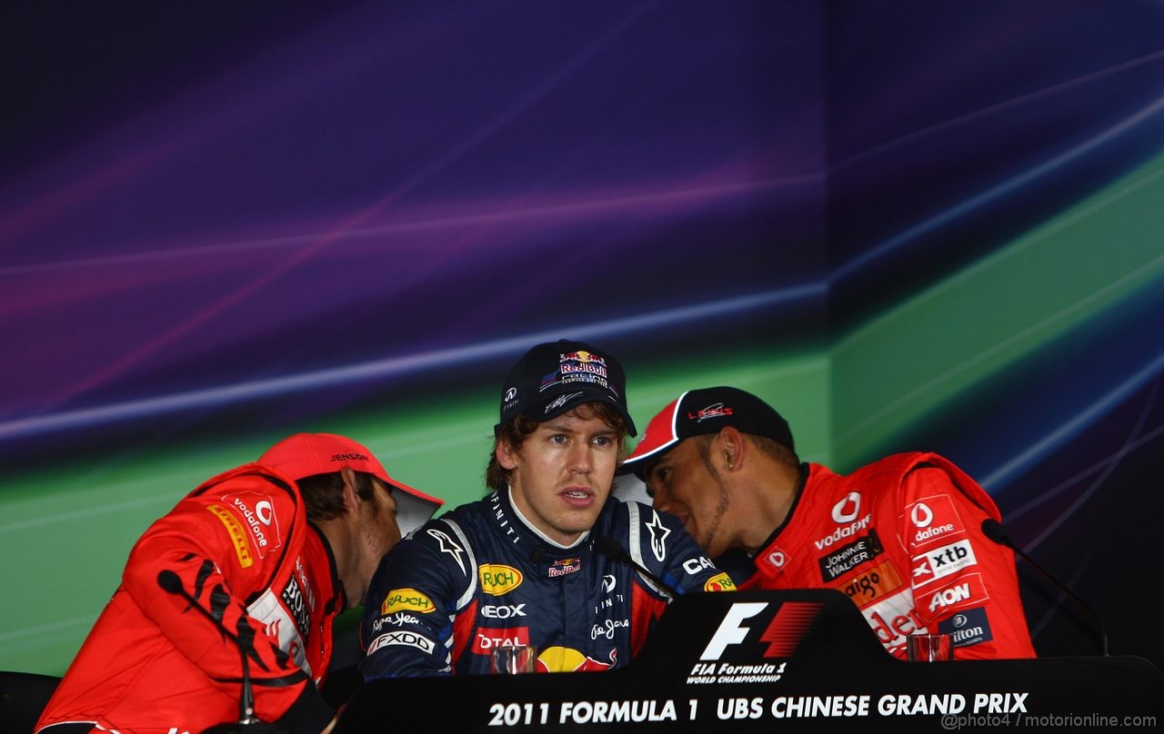 GP CINA, 16.04.2011- Qualifiche, Conferenza Stampa, Sebastian Vettel (GER), Red Bull Racing, RB7 pole position, Jenson Button (GBR), McLaren  Mercedes, MP4-26 secondo e Lewis Hamilton (GBR), McLaren  Mercedes, MP4-26 terzo 