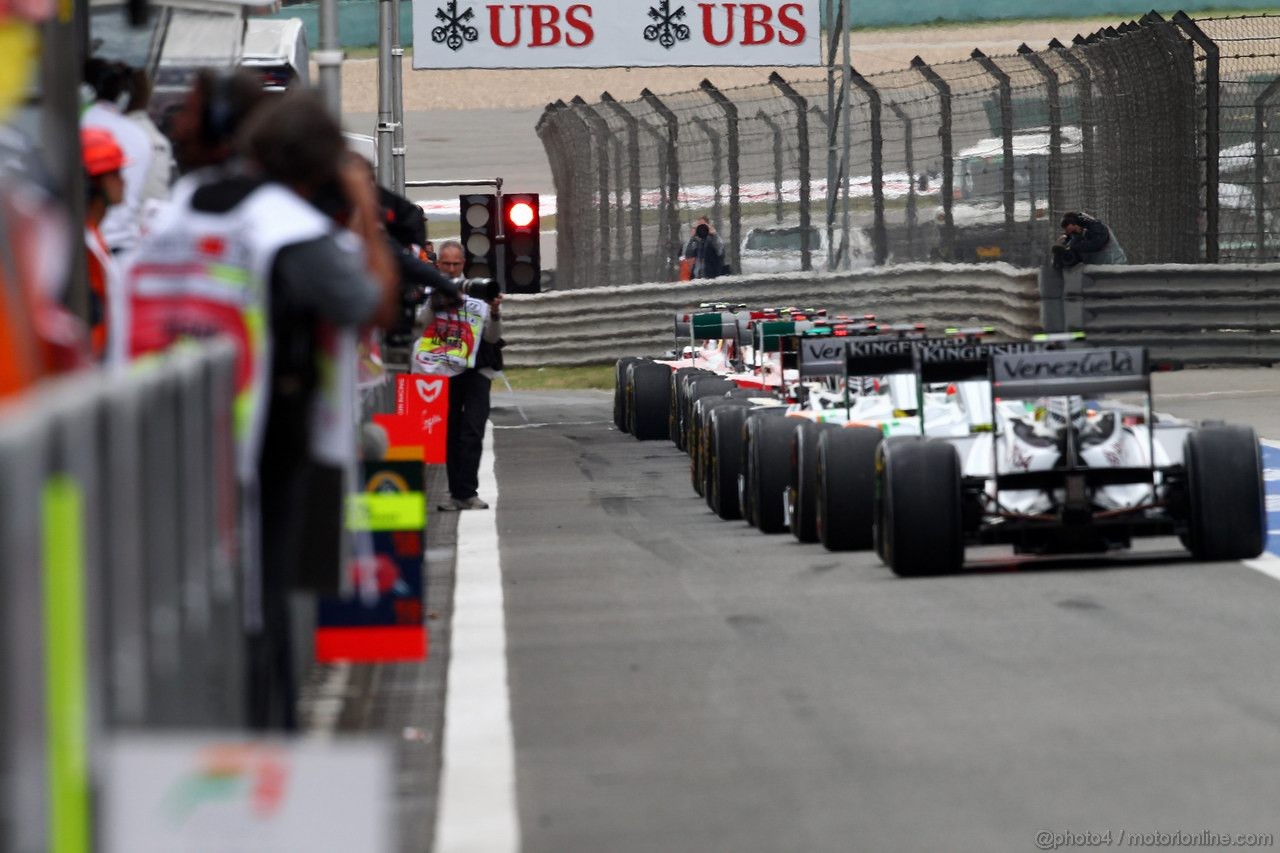 GP CINA, 16.04.2011- Qualifiche, Cars in the Pit lane