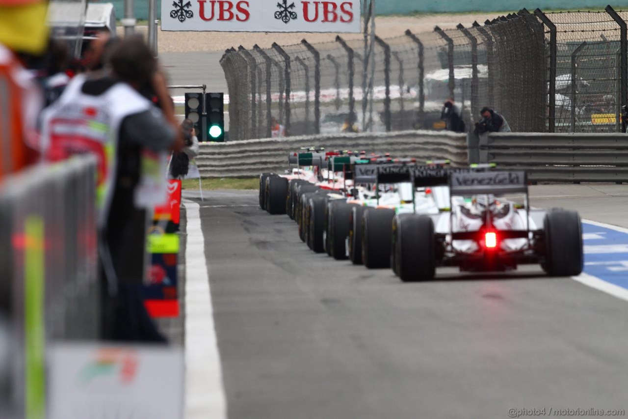 GP CINA, 16.04.2011- Qualifiche, Cars in the pit lane