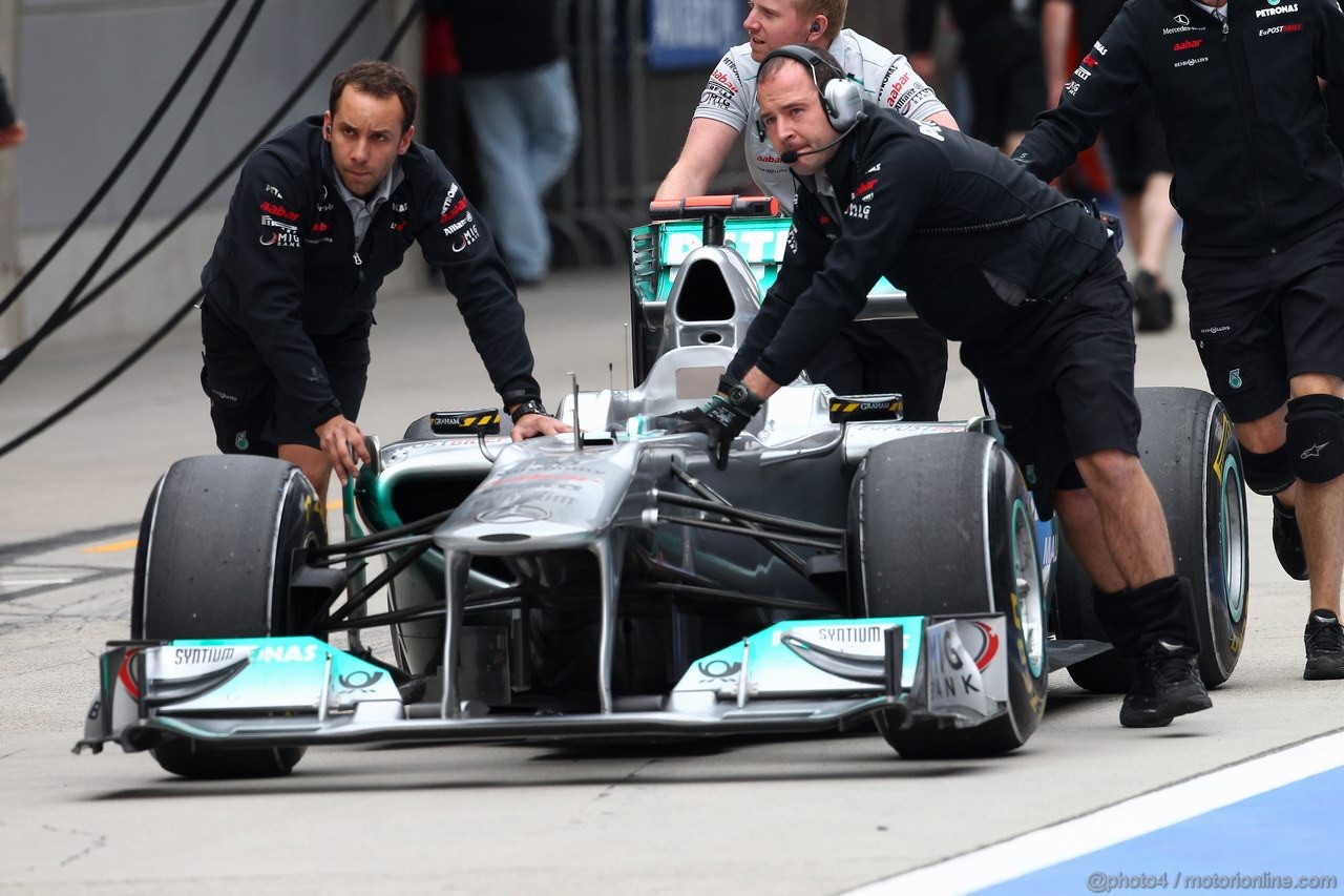 GP CINA, 16.04.2011- Qualifiche, Michael Schumacher (GER), Mercedes GP Petronas F1 Team, MGP W02 